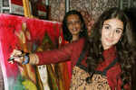 Vidya @ 'Kahaani' painting event